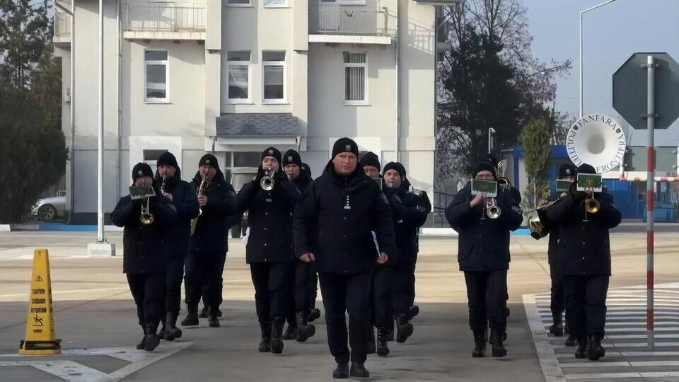 Молдавские пограничники исполнили песни Jingle Bells и "Ой, у лузі червона калина"