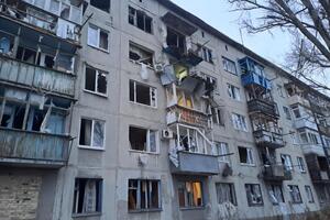 Очередными обстрелами повреждены горсовет, больница, жилые дома