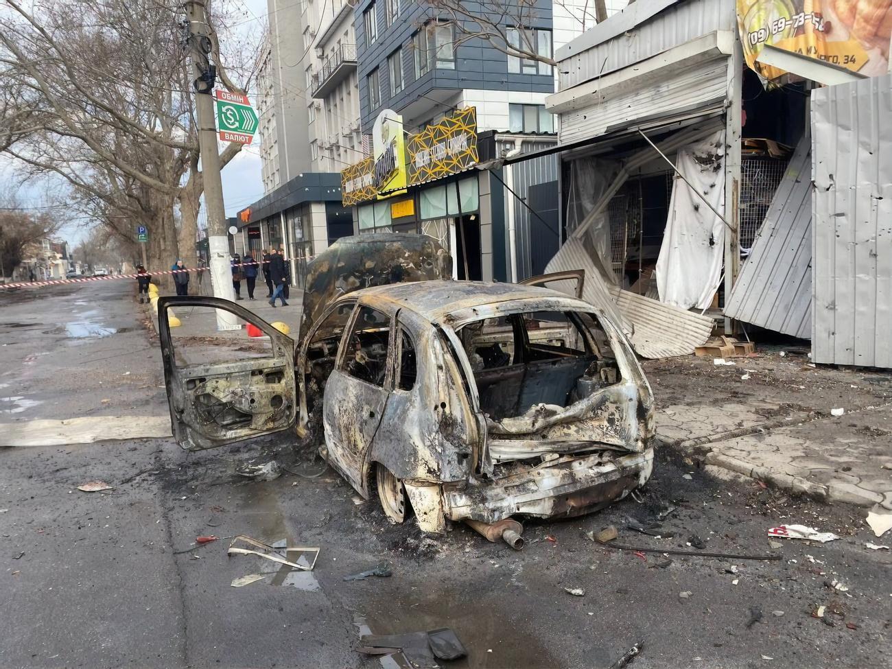 Російські окупанти постійно обстрілюють Херсон