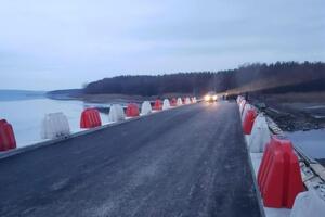 Через мост на Печенежском водохранилище уже восстановили движение транспорта