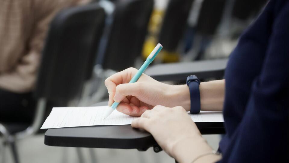 П'ятеро українців написали радіодиктант лише з однією помилкою