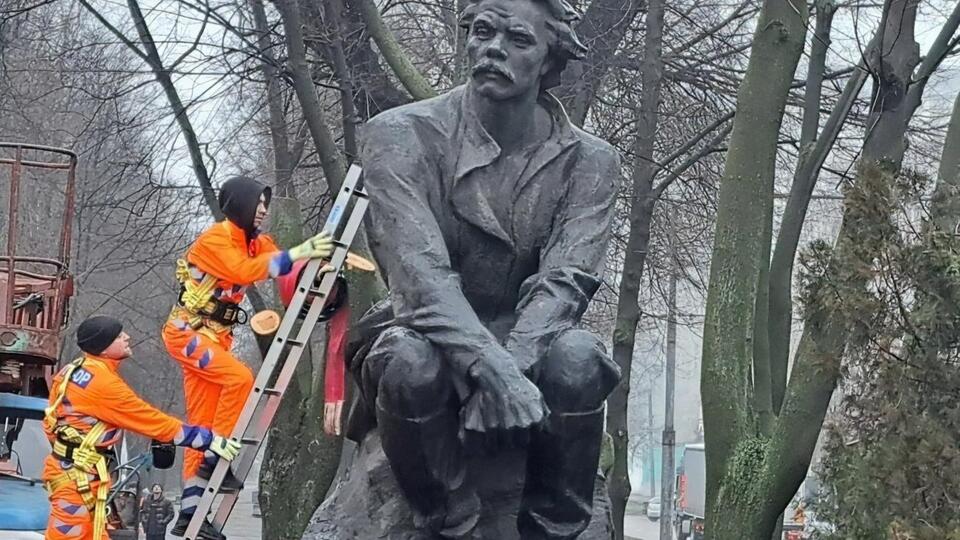 В Днепре местные власти решили демонтировать около десятка знаковых памятников