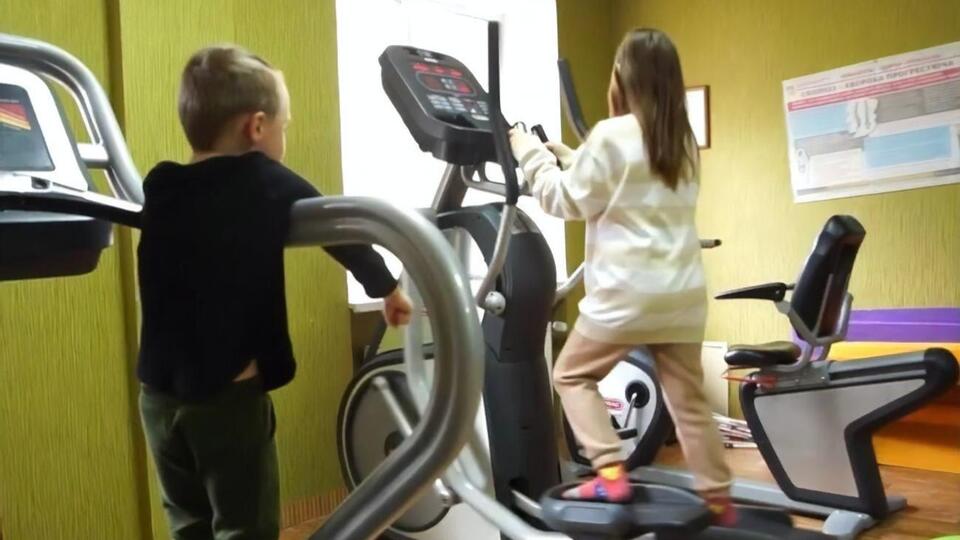 Дев'ятирічна Саша із прифронтового Торецька – одна з тих, хто цьогоріч пройшов лікування за програмою Фонду