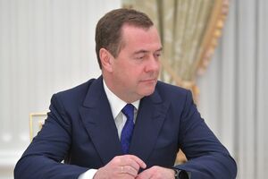 Петрулевич о Медведеве: Мы с ним пить не будем