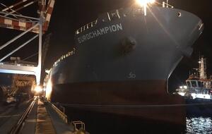 Танкер Eurochampion доставляет масло в Индию