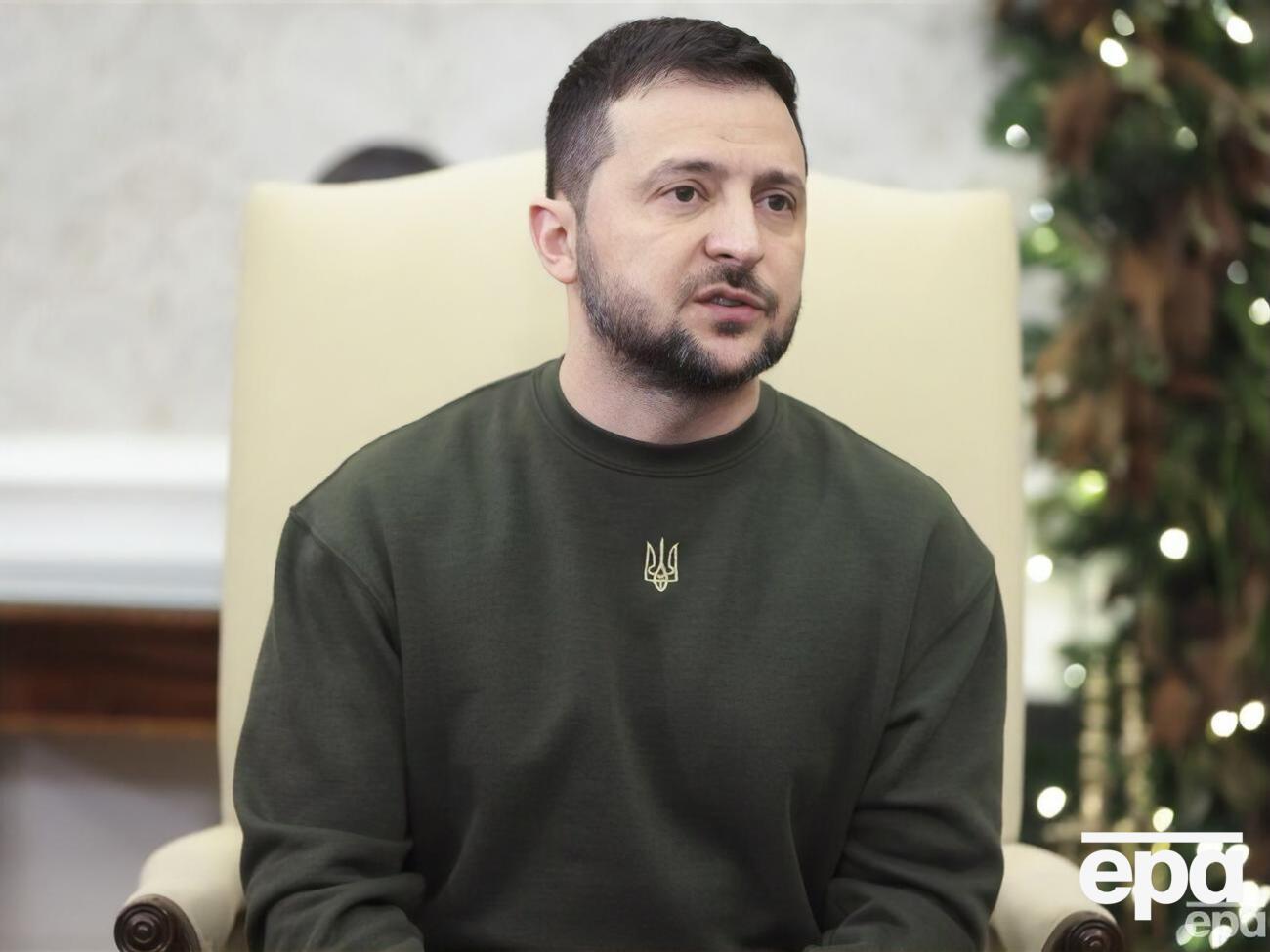 Зеленский сказал, что украинские защитники "стоят на позициях крепко и находят возможности, чтобы не только ничего не потерять, а и выбивать оккупантов"
