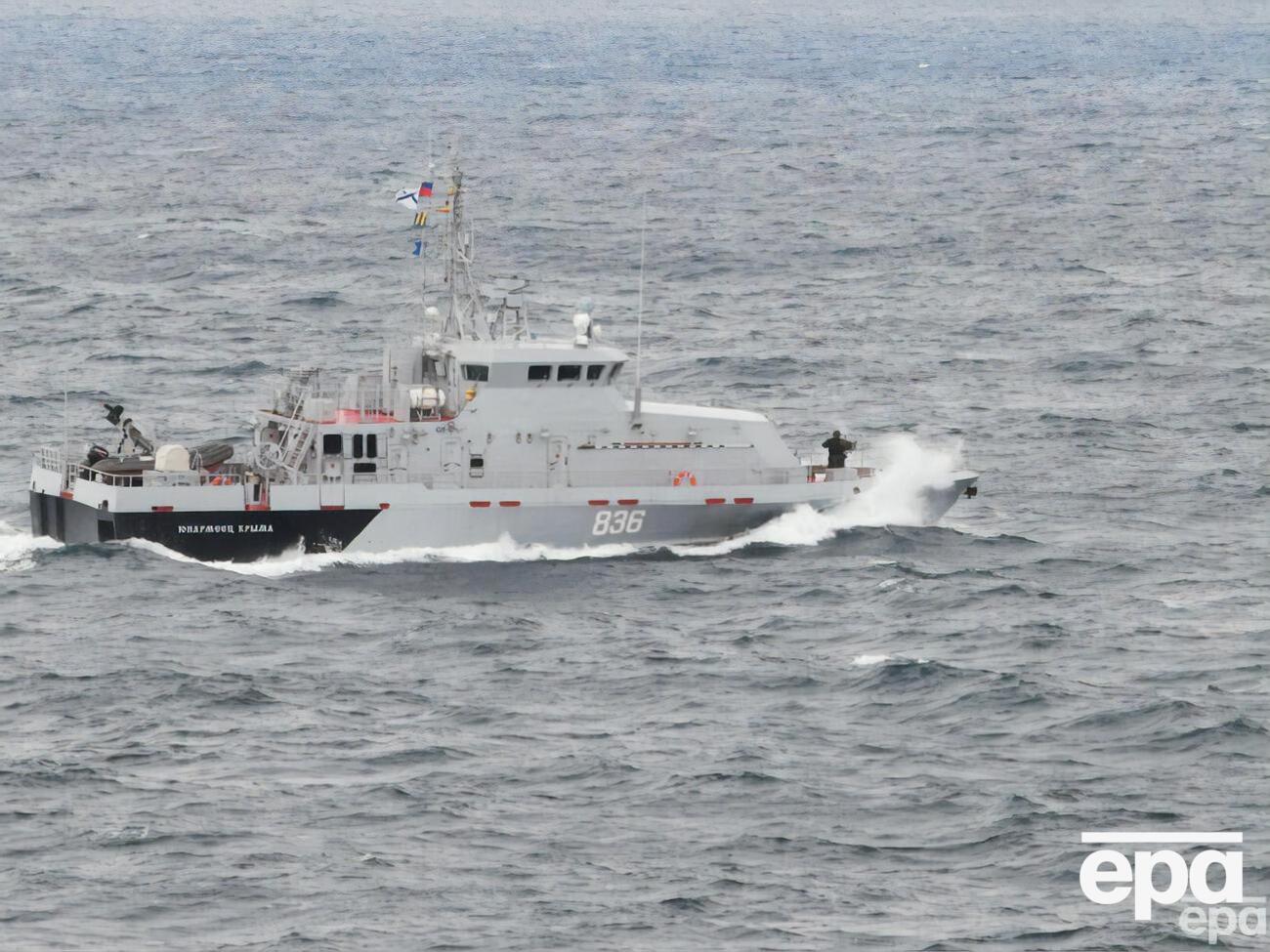 Российские корабли в Черном море могут быть снаряжены 16 ракетами "Калибр", сообщили ВМС