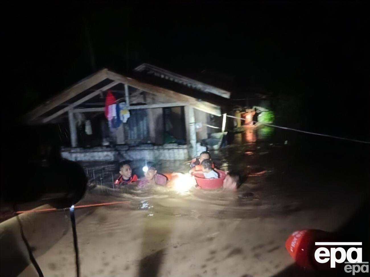 Наводнение на Филиппинах случилось после двух дней проливных дождей