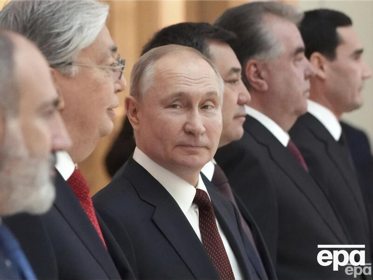 Путін подарував сувенірні золоті персні лідерам країн СНД, які приїхали на неформальний саміт до Москви