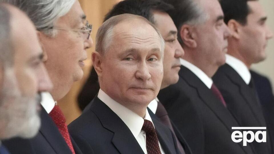 Путин подарил сувенирные золотые кольца лидерам стран СНГ, приехавшим на неформальный саммит в Москву