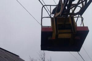 Без света сейчас 99 населенных пунктов области, где у специалистов энергокомпании нет доступа к проведению работ