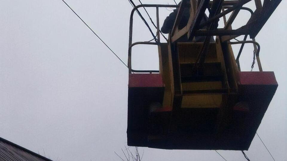 Без света сейчас 99 населенных пунктов области, где у специалистов энергокомпании нет доступа к проведению работ