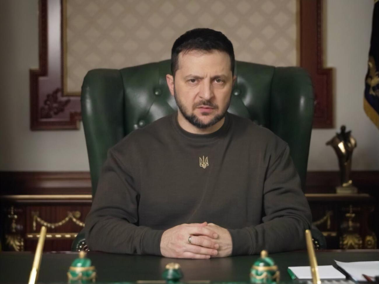 Зеленський обговорив із військовим командуванням ситуацію на фронті