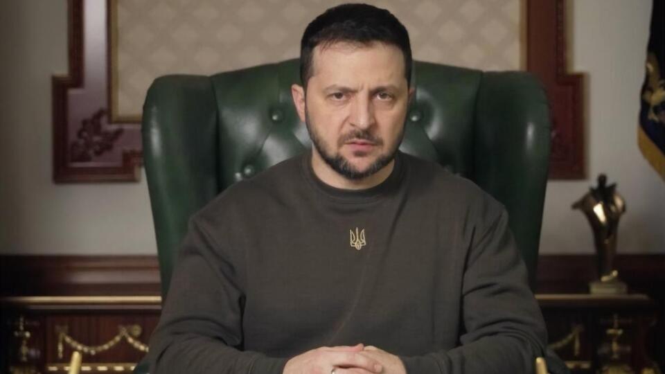 Зеленський обговорив із військовим командуванням ситуацію на фронті