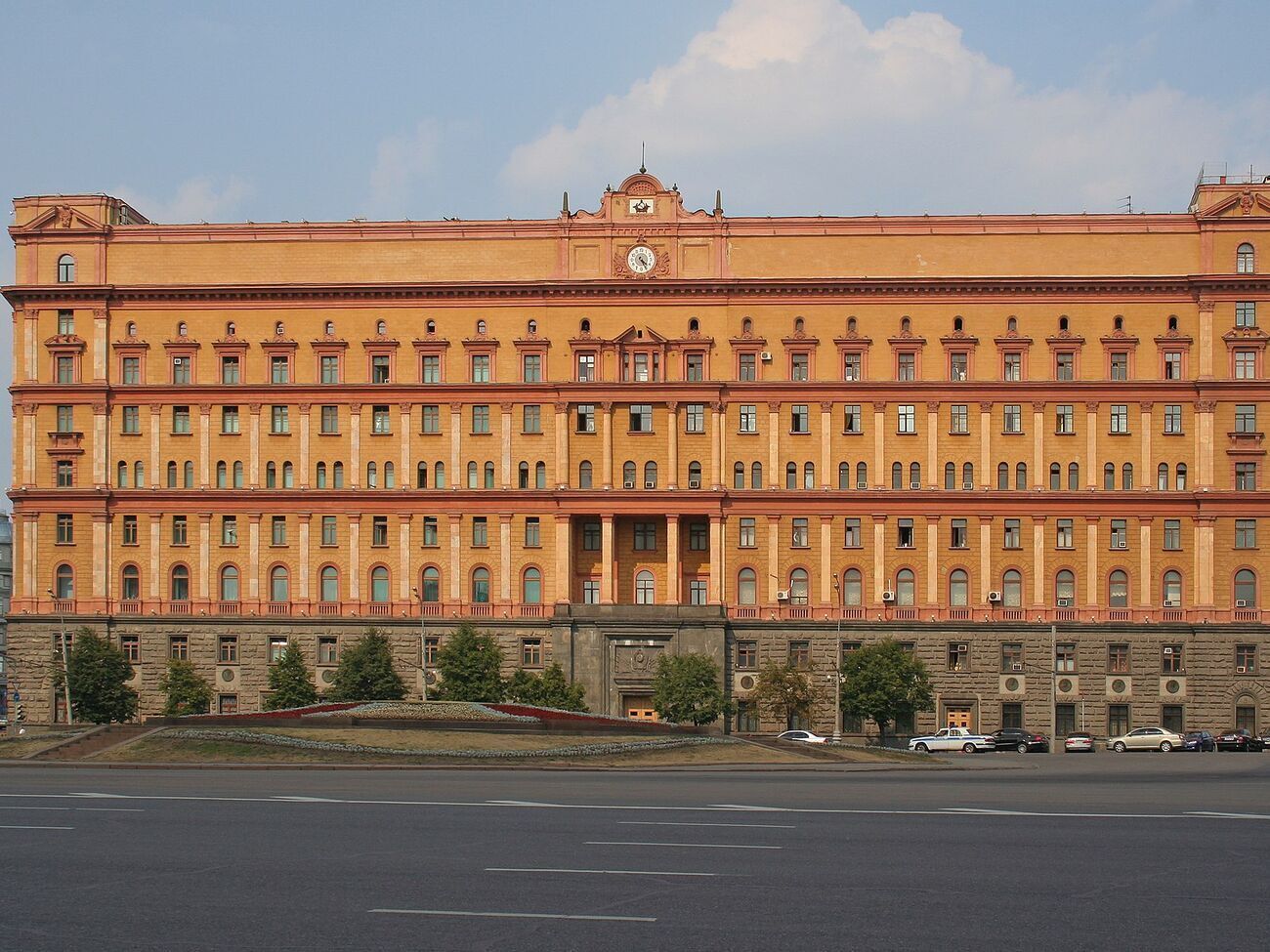 ФСБ отправила на пенсию генерала Черновольцева