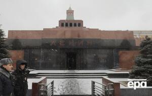 Яценюк предположил, что в РФ хотят расширить мавзолей и "чтобы вся Россия ходила смотреть на трупы на Красной площади"