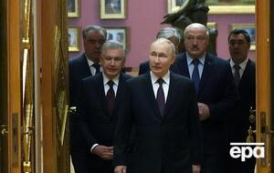 Учасники саміту СНД (переважно Путін) стали героями мемів через вручення їм подарунків – золотих перснів