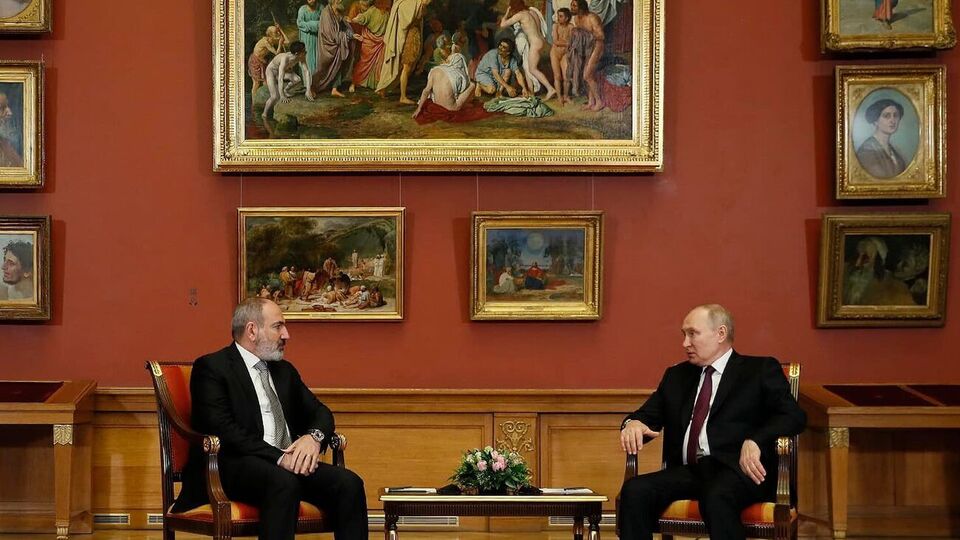 Пашинян сказав Путіну, що хоче обговорити врегулювання питання Лачинського коридору