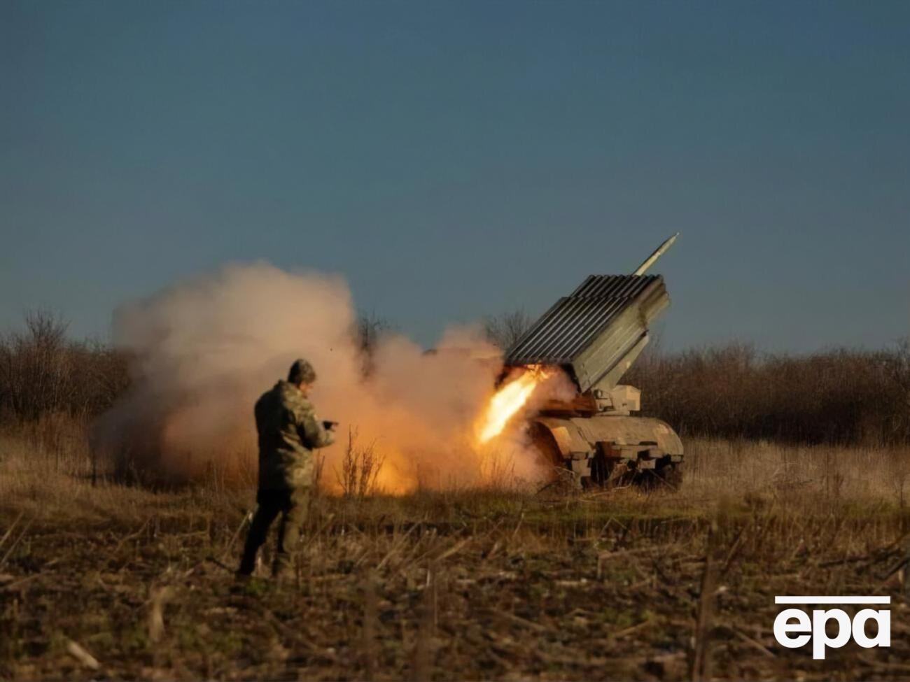 Подразделения ракетных войск и артиллерии ВСУ за сутки поразили пункт управления, шесть районов сосредоточения живой силы и военной техники россиян, склад боеприпасов, отметили в Генштабе