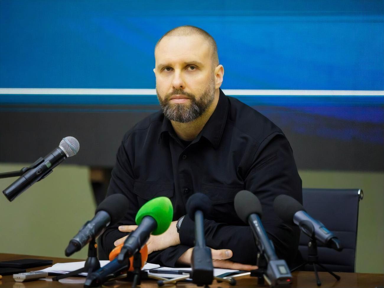 Синєгубов повідомив, що поранений чоловік перебуває у стані середньої тяжкості