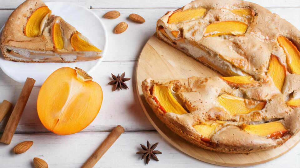 Для пирога лучше выбирать спелую хурму