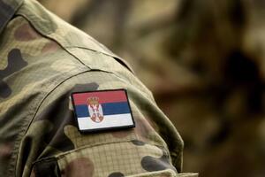 Сербия привела войска в полную боевую готовность, обвинив Косово в готовности напасть на сербов в Митровице
