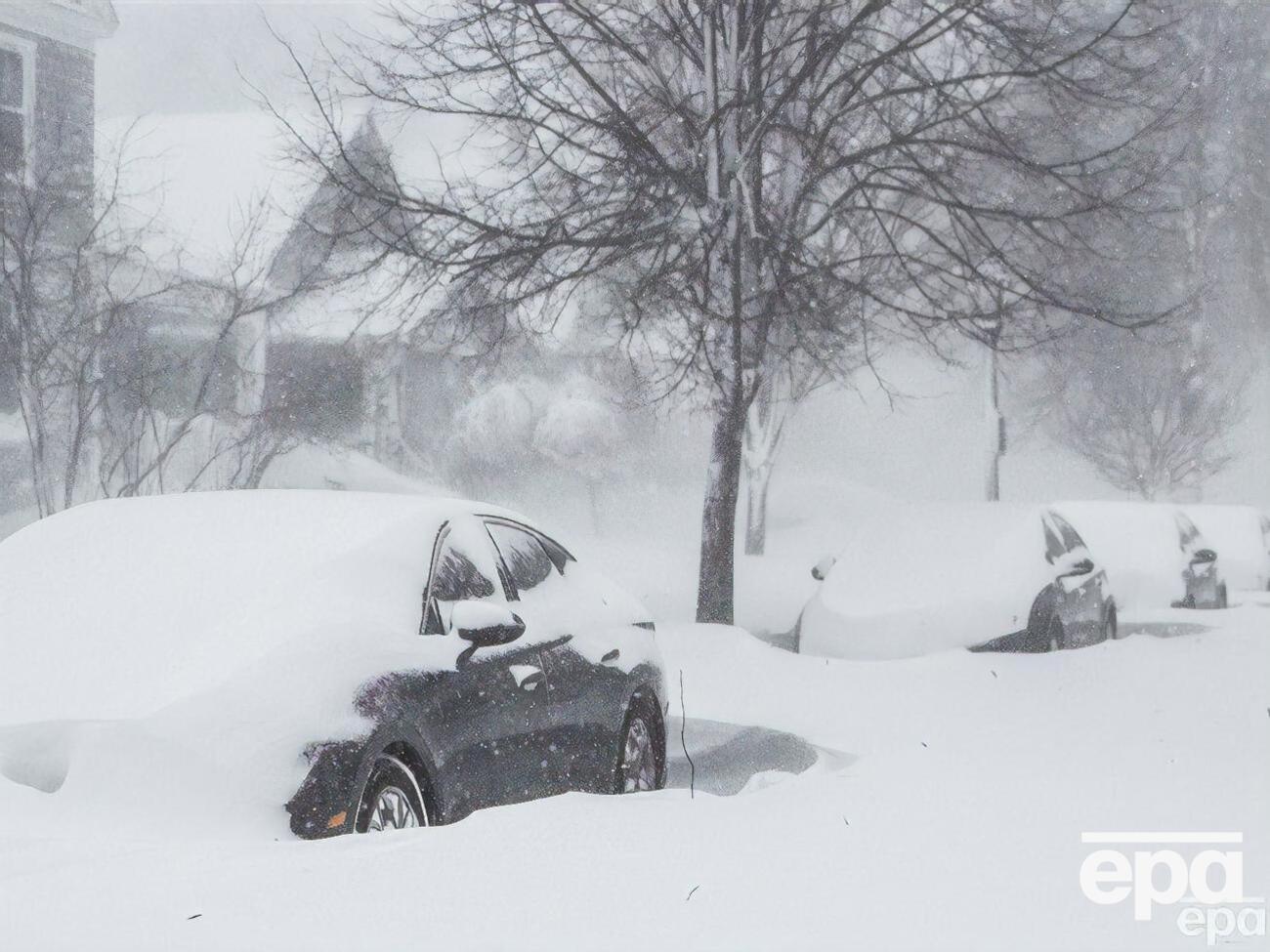 Из-за снежного шторма в США пострадали жители 12 штатов