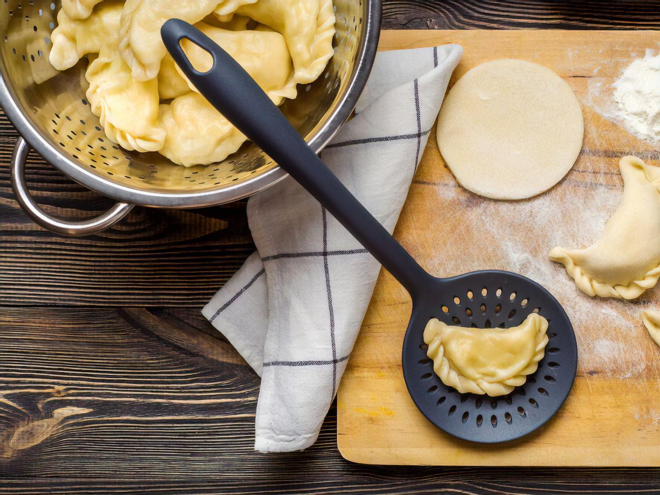 Вареники потрібно варити після закипання води п'ять хвилин