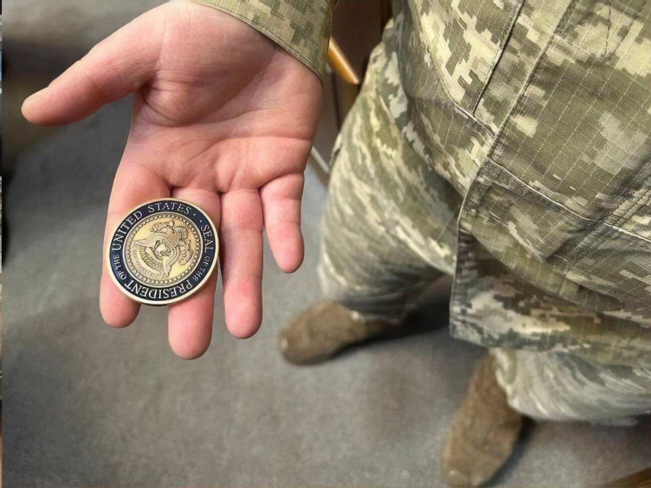 Байден вручил Зеленскому две командные монеты: одну &ndash; для капитана, другую &ndash; для президента Украины, сообщили в Белом доме