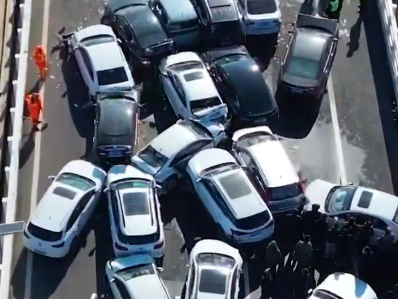 В аварии столкнулись около 280 машин