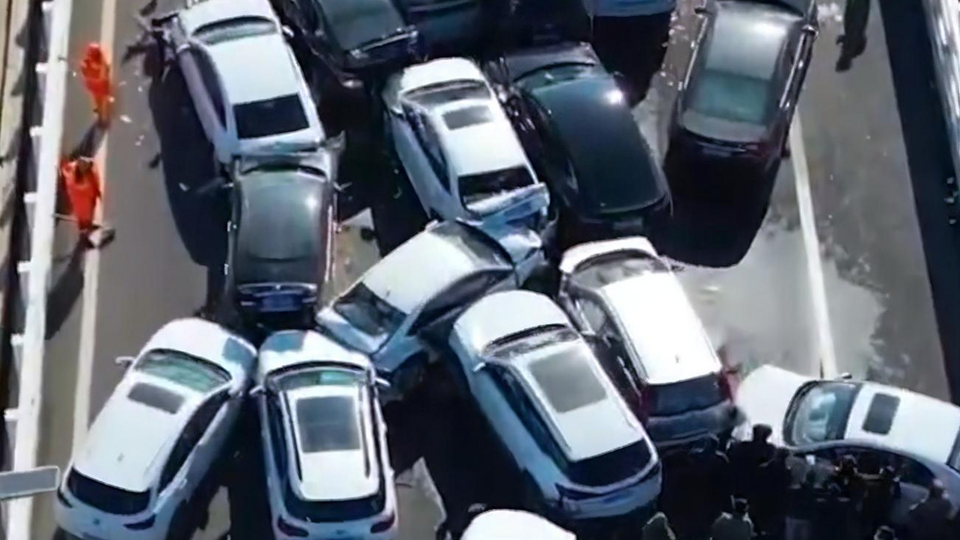 В аварии столкнулись около 280 машин