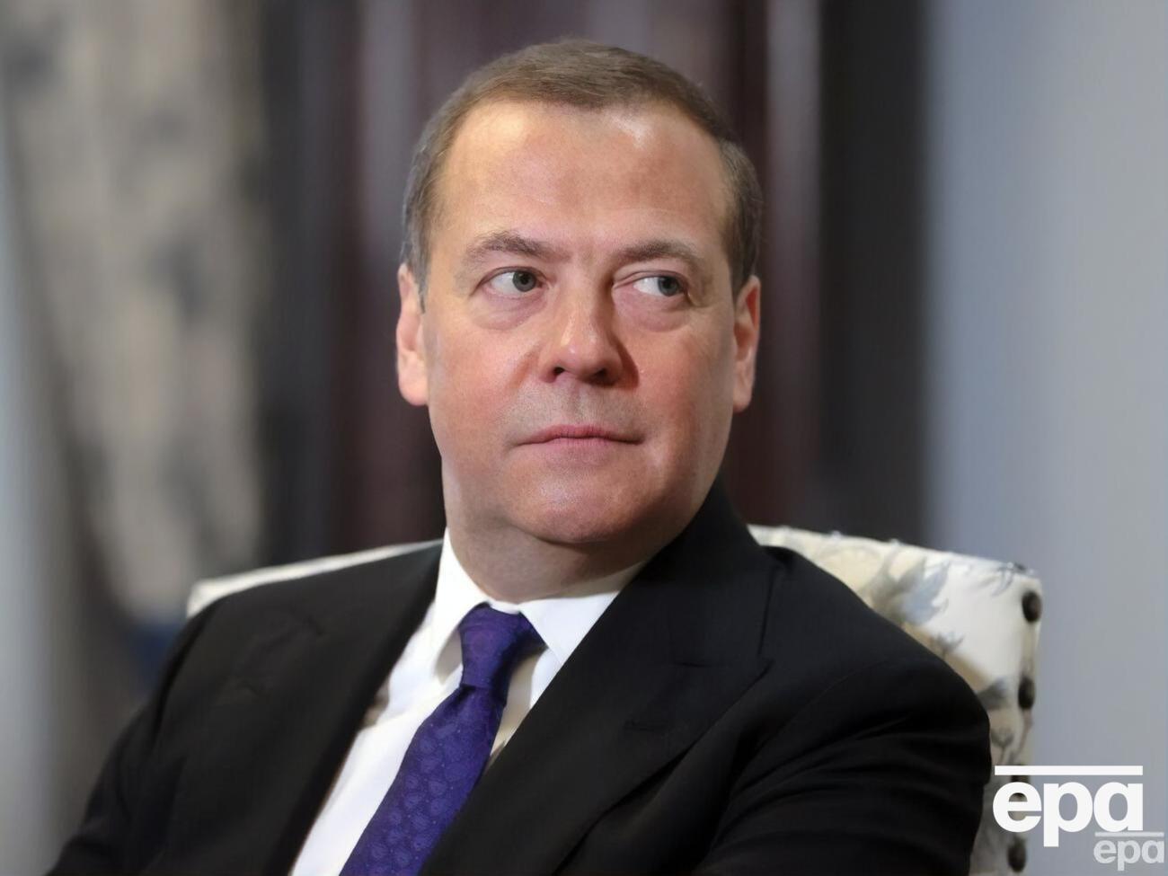 Медведев в своем "прогнозе" на 2023 год предвещает глобальные проблемы недружественным России странам. Однако Пригожин этот "прогноз" не оценил