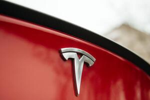 Зараз ціна акцій Tesla становить $109,91