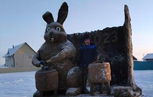 Автор скульптуры одолжил навоз для работы у соседей