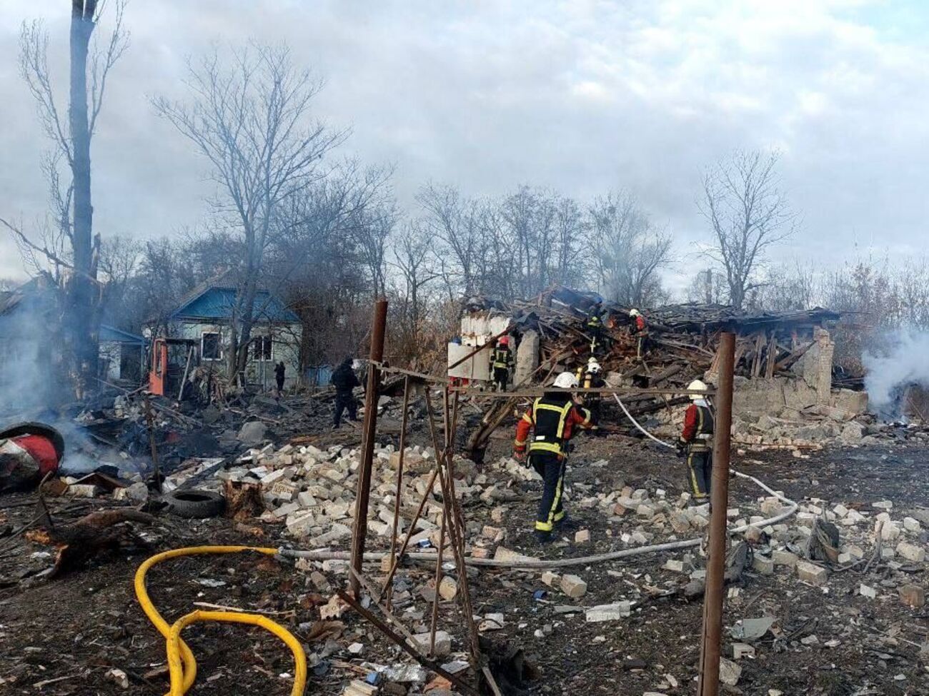 Уламками збитих ракет було пошкоджено приватні будинки