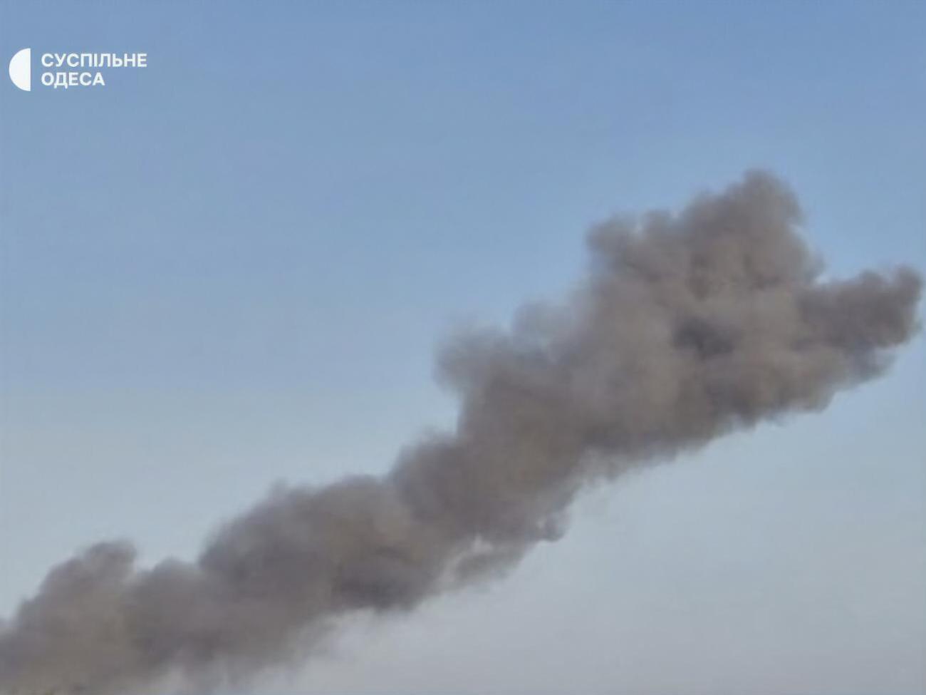 Некоторые ракеты попали по инфраструктуре, обломки одной из сбитых попали в жилой дом