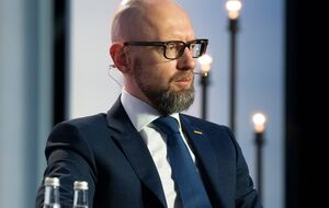 Яценюк: Каждый из глав стран СНГ держит большую дулю в кармане и будет аплодировать, когда Путин падет