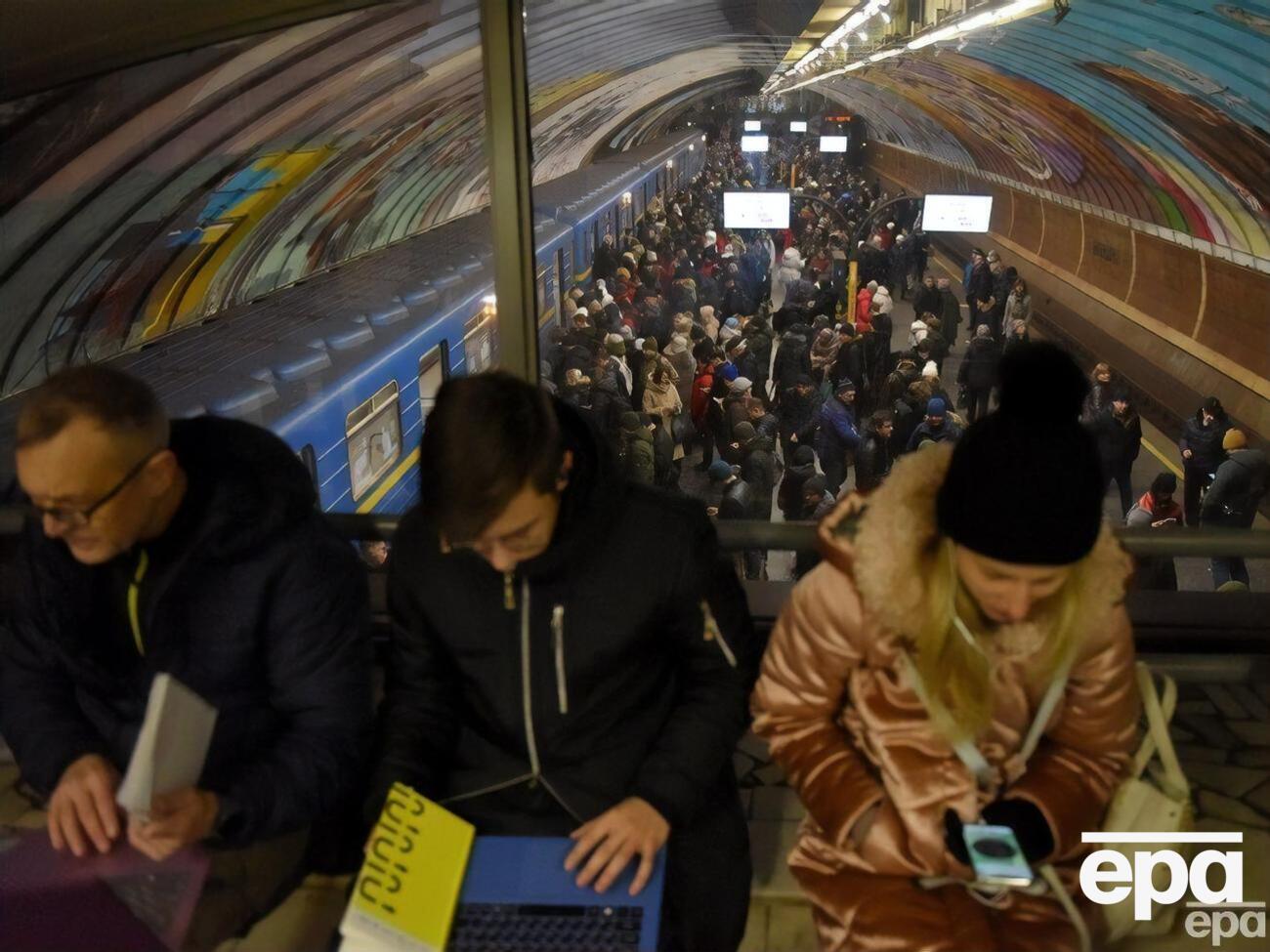 Президентка наголосила, що люди зараз мають бути поруч зі своїми близькими і не ховатися в укриттях від ракет