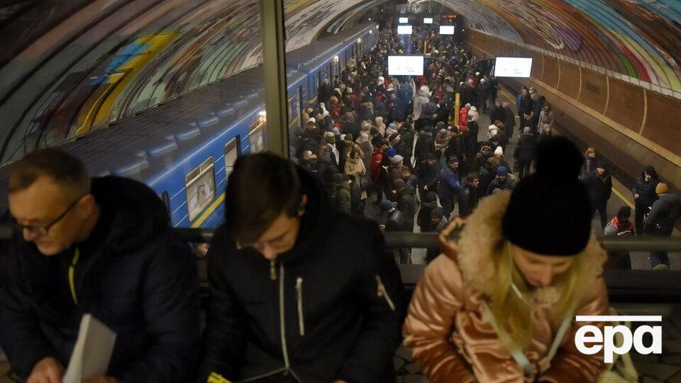 Президент подчеркнула, что люди сейчас должны быть рядом со своими близкими и не прятаться в укрытиях от ракет