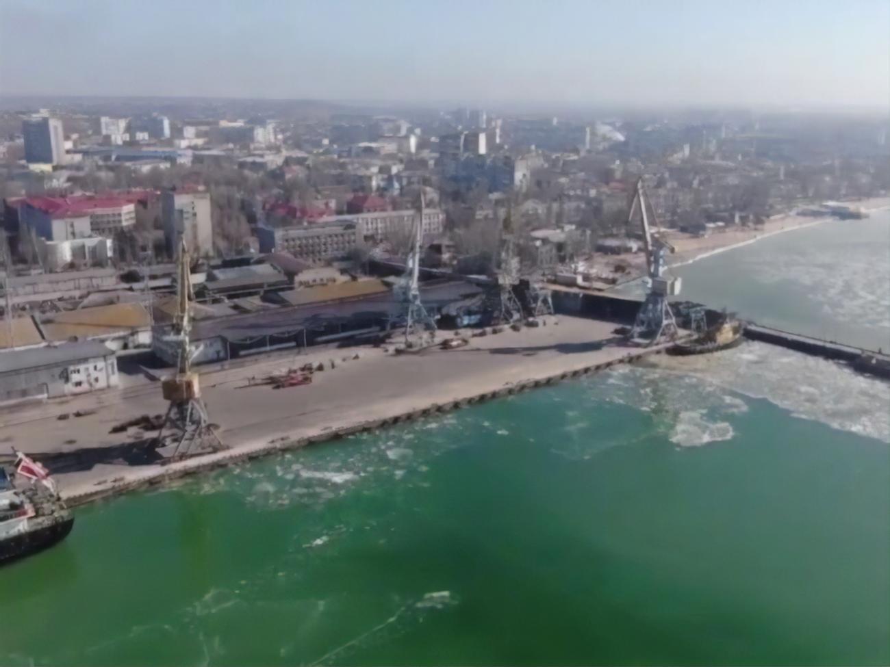 За даними міськради, над Бердянськом зараз літає "купа рашистських гвинтокрилів"