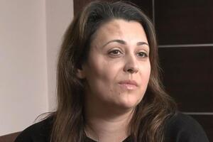 Хара: Однажды сосед сказал, что в мост на выезде попали, но машины пока проезжают. Мы уехали