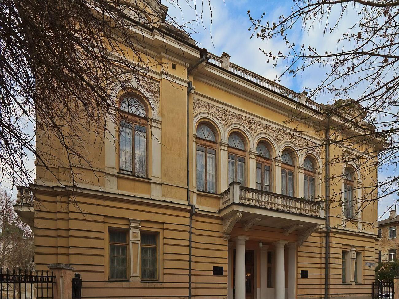 Оккупанты готовятся вывозить экспонаты из музеев в Бахчисарае, Судаке, Симферополе и Евпатории