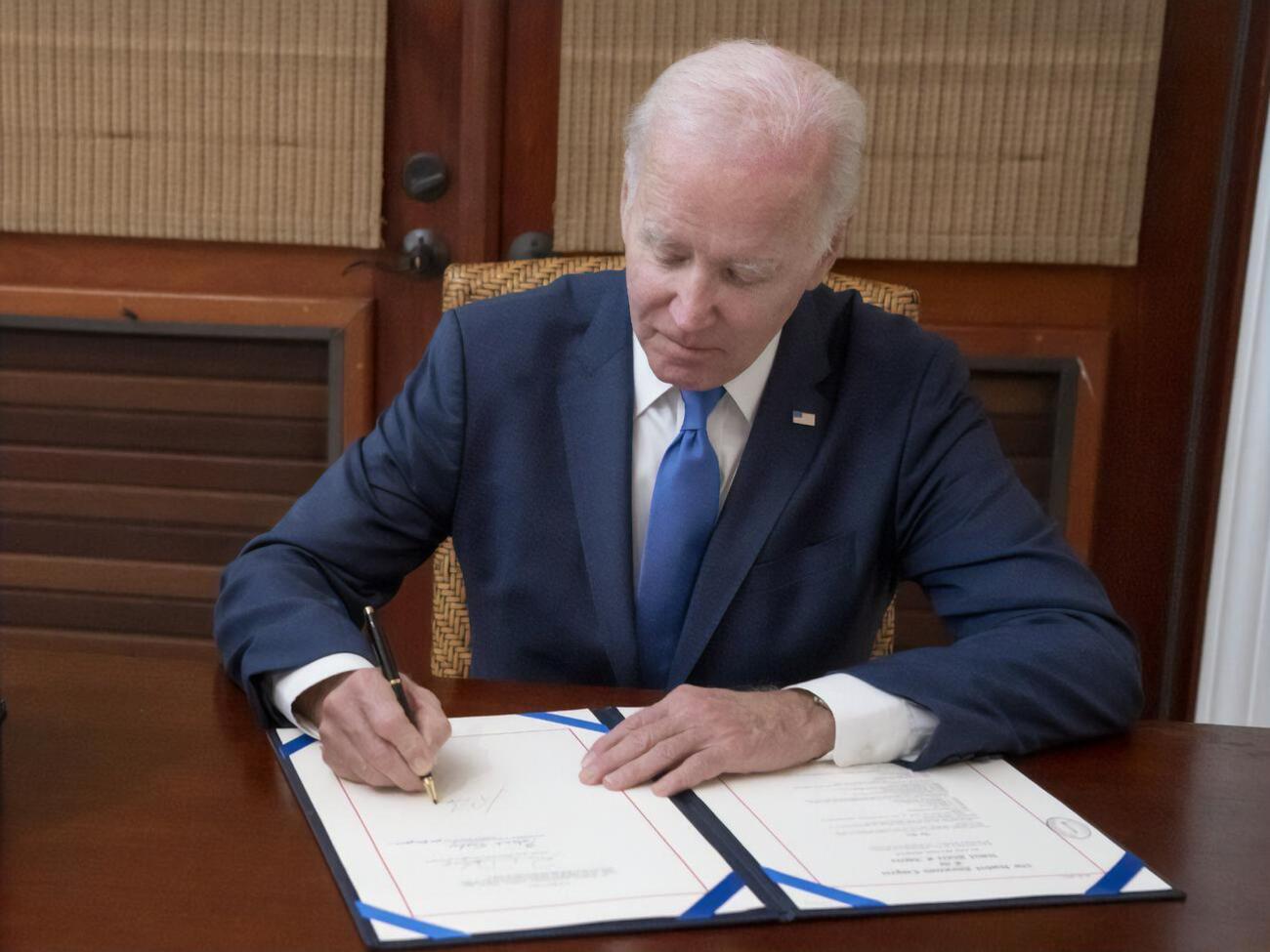 Байден подписал законопроект о госфинансировании на 2023 год