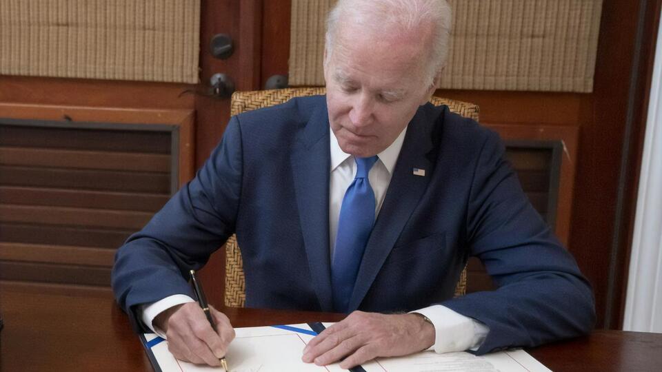 Байден підписав законопроєкт про держфінансування на 2023 рік