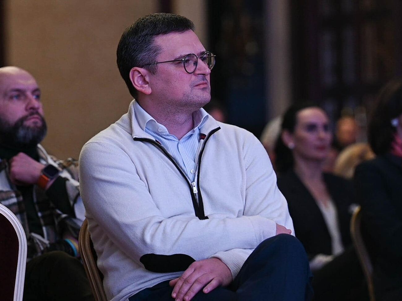 Кулеба: Нам як мед, так і ложкою