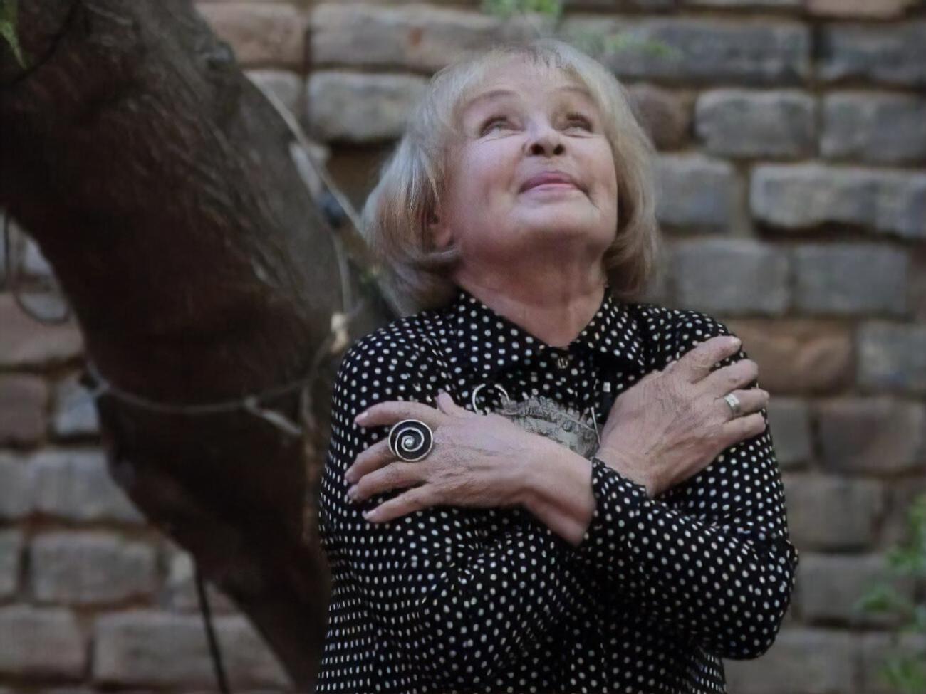 Роговцева:&nbsp;Спасибо, что приходите, спасибо, что ждете, спасибо за смех, аплодисменты, за слезы и добрые слова