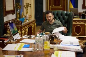 Зеленський обговорив із військовим командуванням ситуацію на фронті