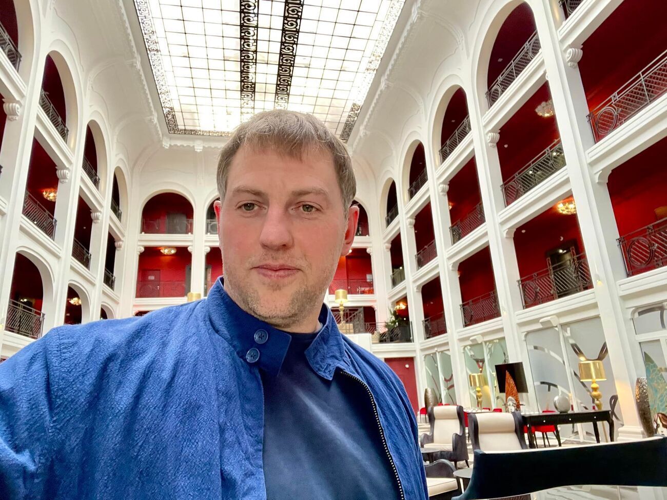 Осечкин: Я сейчас живу в зоне риска во Франции, под государственной защитой. Возбуждено уголовное дело по покушению на меня... Предпринимаются достаточно серьезные меры по защите, но я не знаю, буду ли жив через полгода