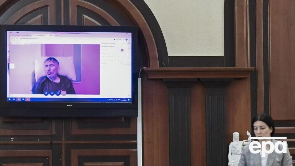 Такий вигляд Саакашвілі мав 22 грудня, він брав участь у судовому засіданні через відеозв'язок