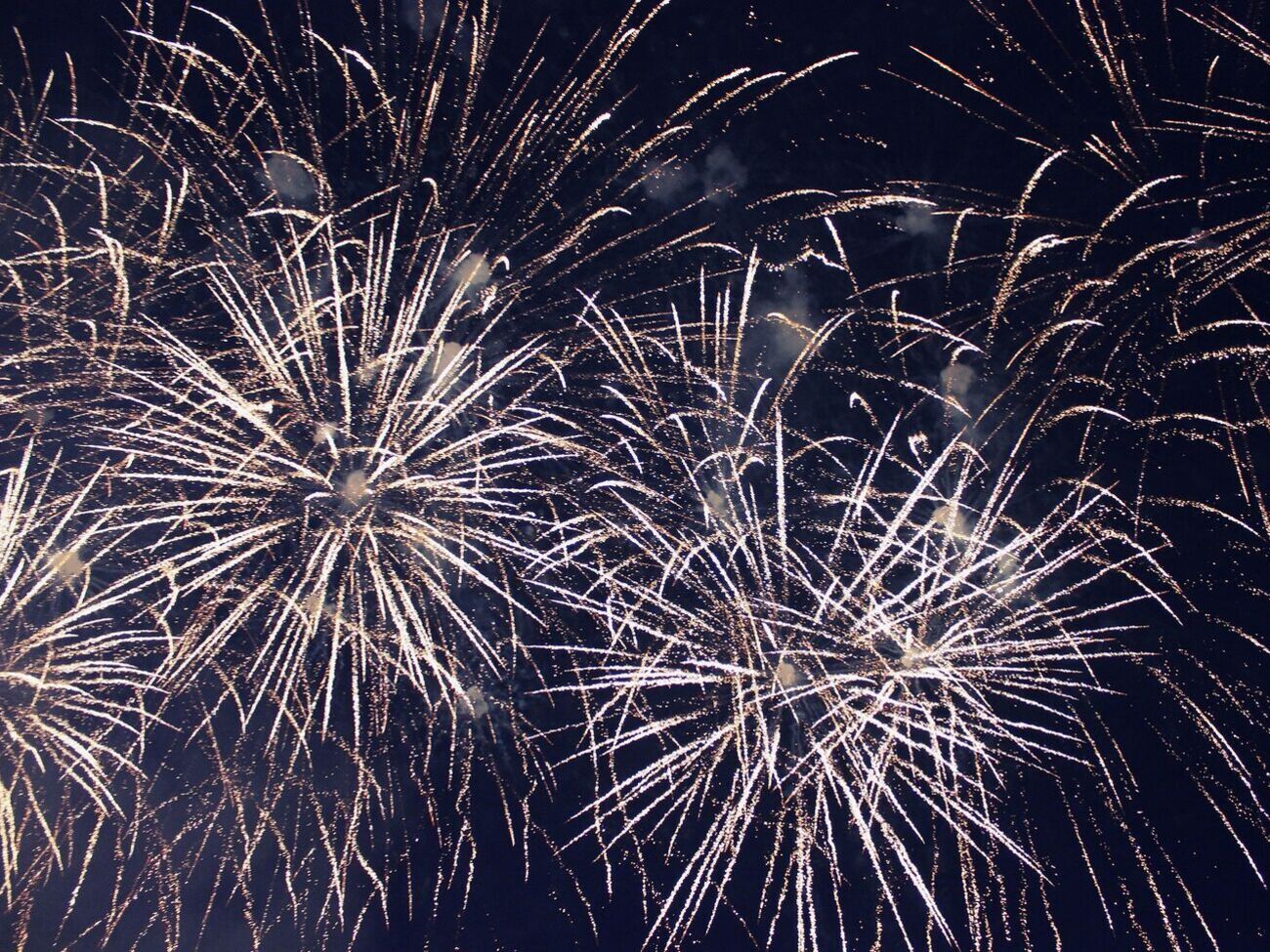 У Києві невідомі запустили салют, попри заборону